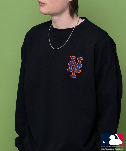MLB（メジャーリーグベースボール）の「【MLB/メジャーリーグベースボール】ビックシルエット ロゴ刺繍 ドロップショルダー スウェット トレーナー 裏毛/ヤンキース/ドジャース/エンゼルス/オークランドアスレチックス/ホワイトソックス/メッツ（スウェット・メンズ・ネイビー/グレー/レッド/ブルー/グレー系その他/ホワイト系/ブラック系/ネイビー系/グレー系/ワイン系・LL/M/L）」の2枚目の写真