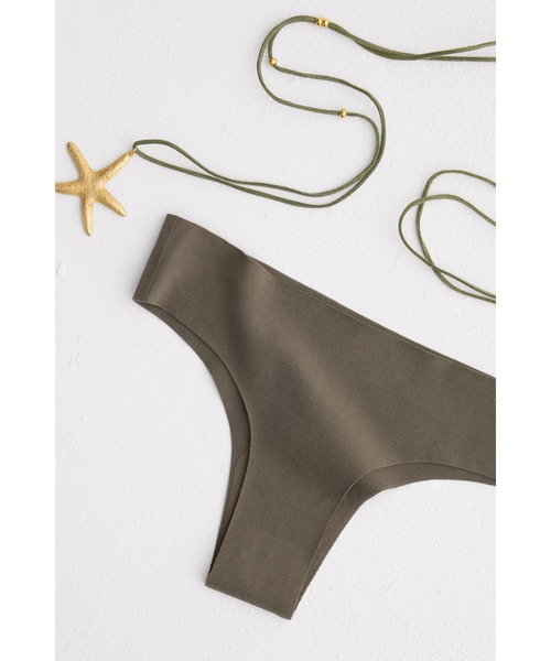 Intimissimi(インティミッシミ)の「コットン シームレス ブラジリアン 【ウェアに響きにくい・蒸れにくい・ソフトな肌ざわり・体にフィット】(ショーツ・レディース・ブラック/ベージュ/ブルー/ヘザーグレー/キナリ/セージグリーン/ホワイト/ワイン/ダークインディゴブルー/バーガンディー/チェリーピンク/カーキ/ライトブルー/ライラック・S/M/L)」の7枚目の写真