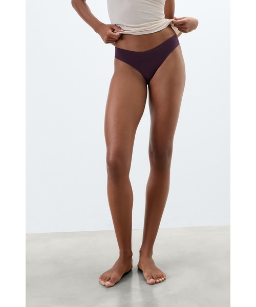 Intimissimi(インティミッシミ)の「コットン シームレス ブラジリアン 【ウェアに響きにくい・蒸れにくい・ソフトな肌ざわり・体にフィット】(ショーツ・レディース・ブラック/ベージュ/ブルー/ヘザーグレー/キナリ/セージグリーン/ホワイト/ワイン/ダークインディゴブルー/ワイン系1/チェリーピンク/カーキ/ライトブルー/ライラック/マルーン/ブルーグリーン/ダークパープル/ダークグリーン・S/M/L)」の13枚目の写真