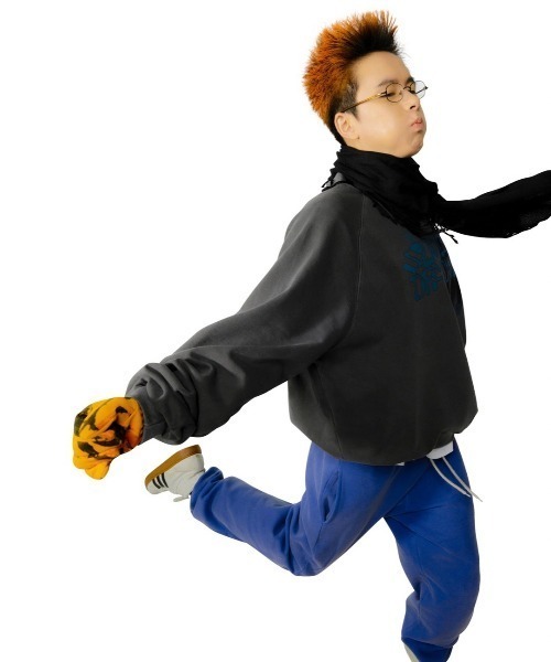 SUNDAYOFFCLUB（サンデイオフクラブ）の「【SUNDAY OFF CLUB/サンデーオフクラブ】3D Spiritual Girl Artwork Heavy Weight Fleece Raglan Sweatshirt アートワーク ラグラン スリーブ スウェット シャツ（スウェット・メンズ・ブラック/オートミール・M/L）」の5枚目の写真