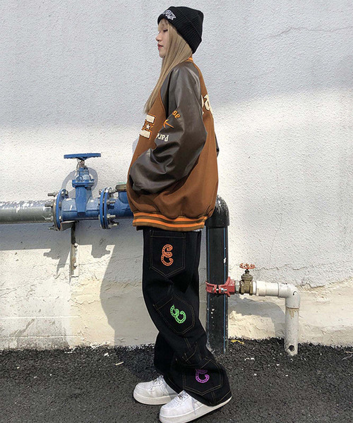 DEVICE(デバイス)の「ブラウンベース ビッグロゴ スタジャン アウター ブルゾン ジャケット(スタジャン・レディース・ナチュラル/ダークグレー・FREE)」の5枚目の写真