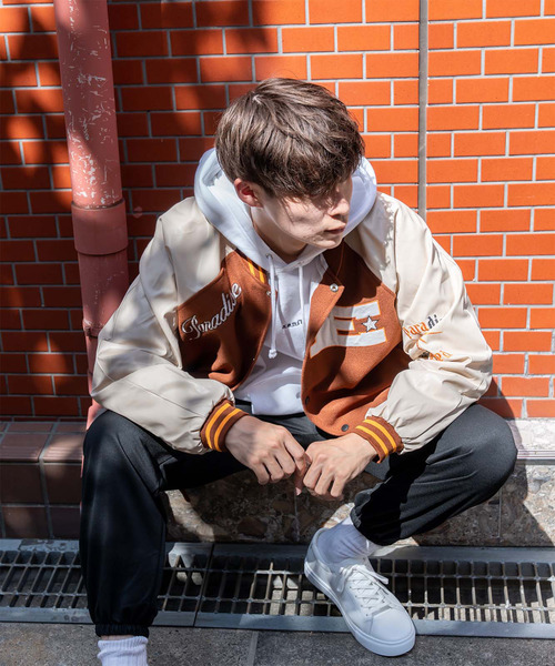 supreme 00s ウールスタジャン　ブラウン セール】ブラウンベース ビッグロゴ スタジャン アウター