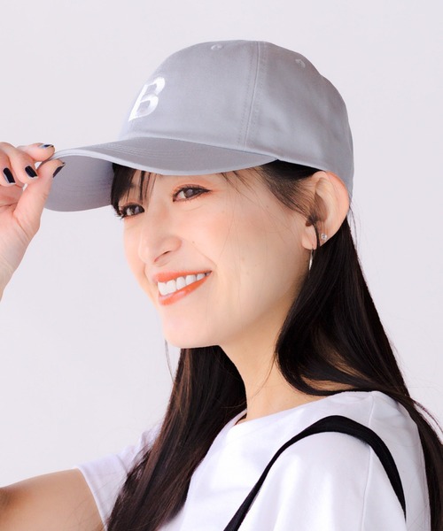 14+(イチヨンプラス)の「イニシャル刺繍ローキャップ(キャップ・レディース・ブラック/ベージュ/ネイビー/ブラウン/グレー/レッド/グリーン・FREE)」の1枚目の写真