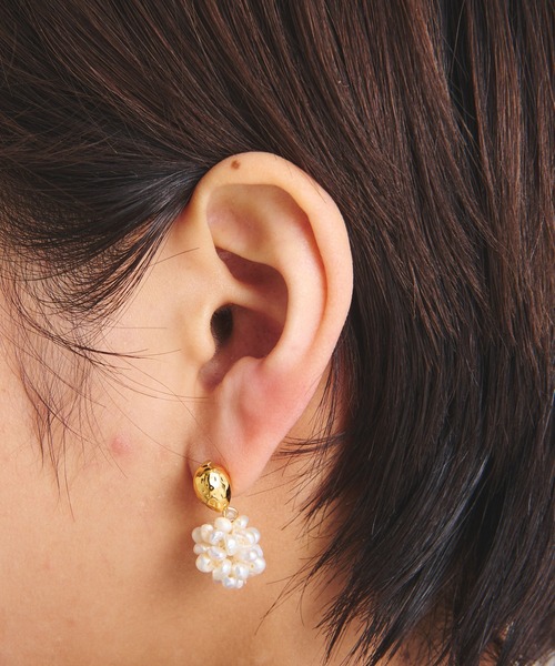ear PAPILLONNER(イアパピヨネ)の「パールフラワーピアス(ピアス(両耳用)・レディース・ホワイト×ゴールド・FREE)」の8枚目の写真