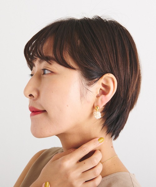 ear PAPILLONNER(イアパピヨネ)の「パールフラワーピアス(ピアス(両耳用)・レディース・ホワイト×ゴールド・FREE)」の10枚目の写真
