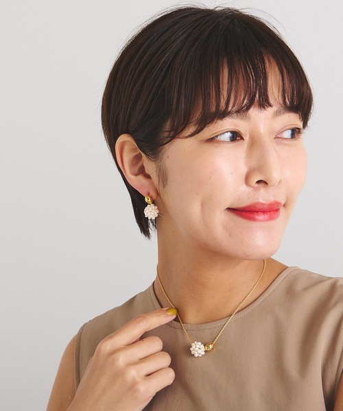 ear PAPILLONNER(イアパピヨネ)の「パールフラワーピアス(ピアス(両耳用)・レディース・ホワイト×ゴールド・FREE)」の11枚目の写真