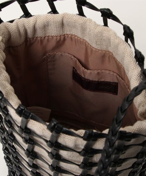 AULI（アウリィ）の「巾着付メッシュワンショルダー（ショルダーバッグ・レディース・ブラック/イエロー/アイボリー・FREE）」の21枚目の写真