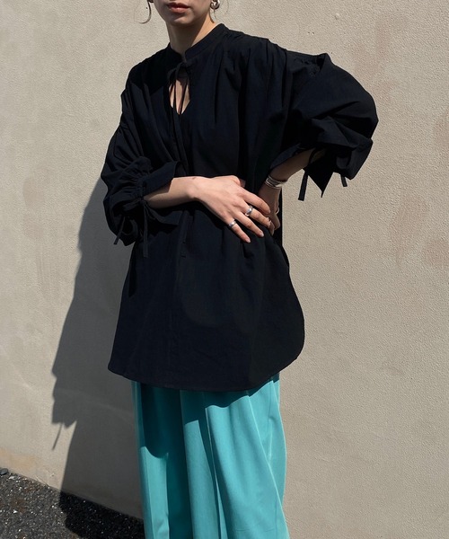 y/m by RIKA（イムバイリカ）の「キーネックチュニック（シャツ/ブラウス・レディース・ブラック/ホワイト・FREE）」の2枚目の写真