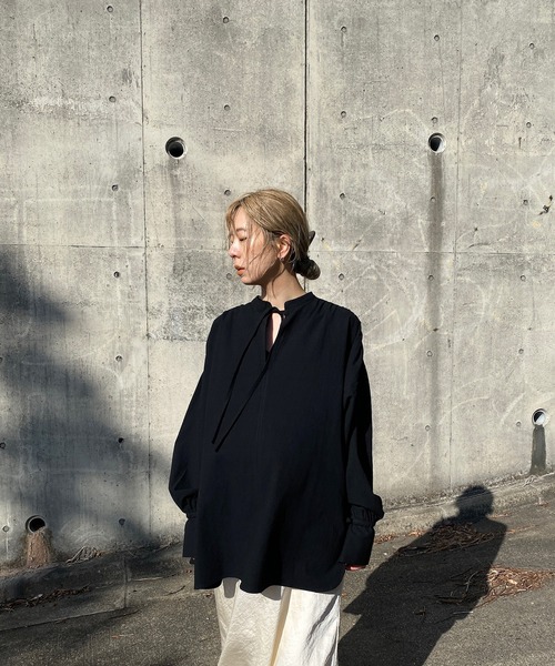 y/m by RIKA（イムバイリカ）の「キーネックチュニック（シャツ/ブラウス・レディース・ブラック/ホワイト・FREE）」の6枚目の写真