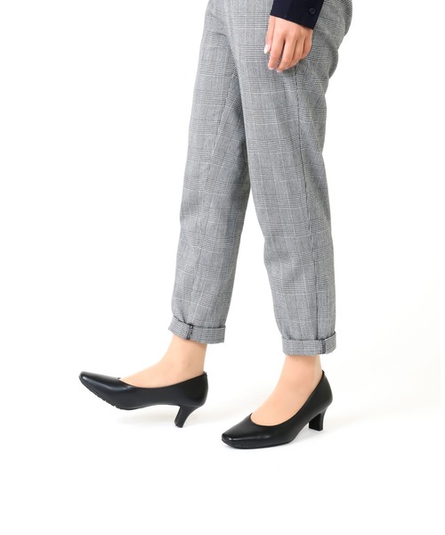 Lady worker（レディワーカー）の「5㎝ヒール 4E　ゆったりパンプス（パンプス・レディース・ブラック・22.5cm/23.5cm/24.5cm/23.0cm/24.0cm/25.0cm/22.0cm/21.5cm）」の7枚目の写真