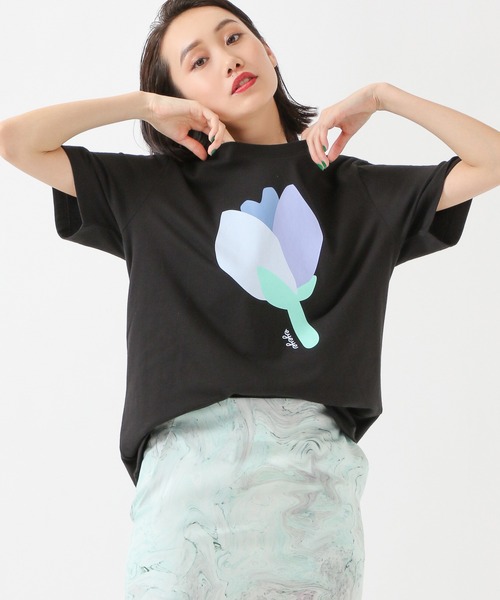 eyeye(アイアイ)の「eyeye/FLOWER PRINT T 2935079(Tシャツ/カットソー・レディース・ブラック/ホワイト・FREE)」の2枚目の写真