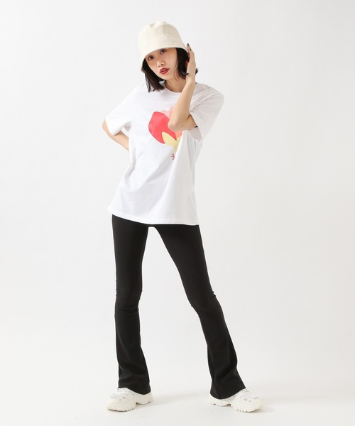 eyeye(アイアイ)の「eyeye/FLOWER PRINT T 2935079(Tシャツ/カットソー・レディース・ブラック/ホワイト・FREE)」の3枚目の写真