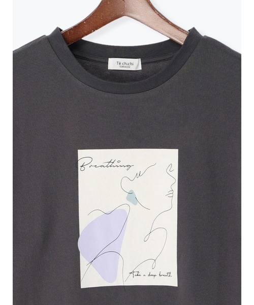 Te chichi TERRASSE(テチチテラス)の「ドローイングアートプリントTシャツ(Tシャツ/カットソー・レディース・ベージュ/オフホワイト/チャコール・フリ-)」の9枚目の写真