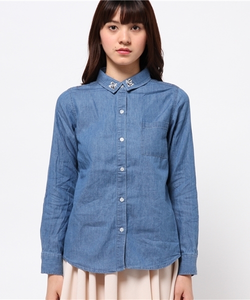 one after another NICE CLAUP（ワンアフターアナザーナイスクラップ）の「【 non-no7月号掲載 ナイスクラップ】襟ビジューシャツ（シャツ/ブラウス・レディース・オフホワイト/カーキ/ワンウォッシュ・FREE）」の4枚目の写真