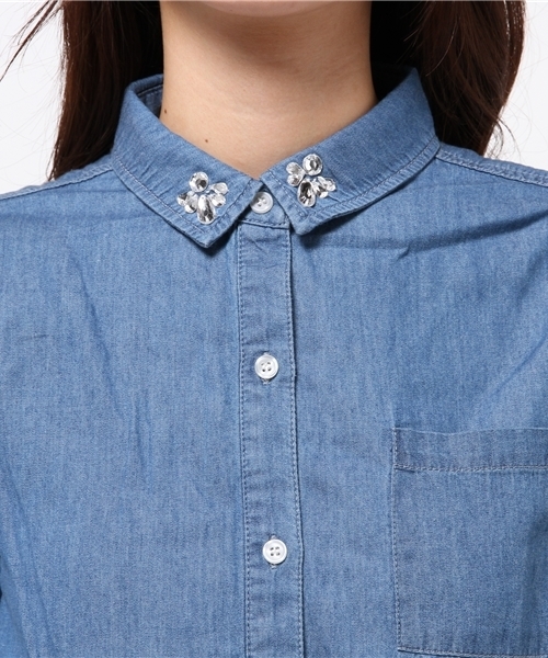 one after another NICE CLAUP（ワンアフターアナザーナイスクラップ）の「【 non-no7月号掲載 ナイスクラップ】襟ビジューシャツ（シャツ/ブラウス・レディース・オフホワイト/カーキ/ワンウォッシュ・FREE）」の8枚目の写真