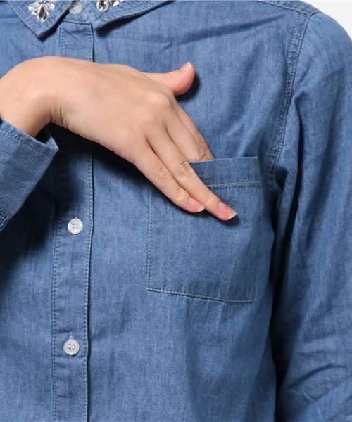 one after another NICE CLAUP（ワンアフターアナザーナイスクラップ）の「【 non-no7月号掲載 ナイスクラップ】襟ビジューシャツ（シャツ/ブラウス・レディース・オフホワイト/カーキ/ワンウォッシュ・FREE）」の10枚目の写真