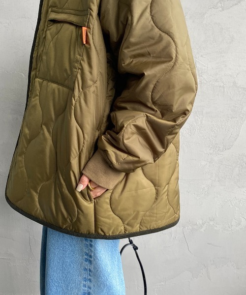 UNIVERSAL OVERALL（ユニバーサルオーバーオール）の「【men's FUDGE 3月号掲載】[UNIVERSAL OVERALL/ユニバーサルオーバーオール] 別注 キルティングライナージャケット（ミリタリージャケット・レディース・ブラック/オリーブ・M/L）」の16枚目の写真