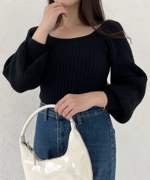 Lamoa（ラモア）の「Lamoa/ボリュームスリーブ スクエアネック リブニット（ニット/セーター・レディース・ブラック/ブラウン/グレー/ピンク/アイボリー・FREE）」の3枚目の写真