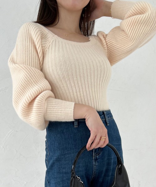 Lamoa（ラモア）の「Lamoa/ボリュームスリーブ スクエアネック リブニット（ニット/セーター・レディース・ブラック/ブラウン/グレー/ピンク/アイボリー・FREE）」の6枚目の写真