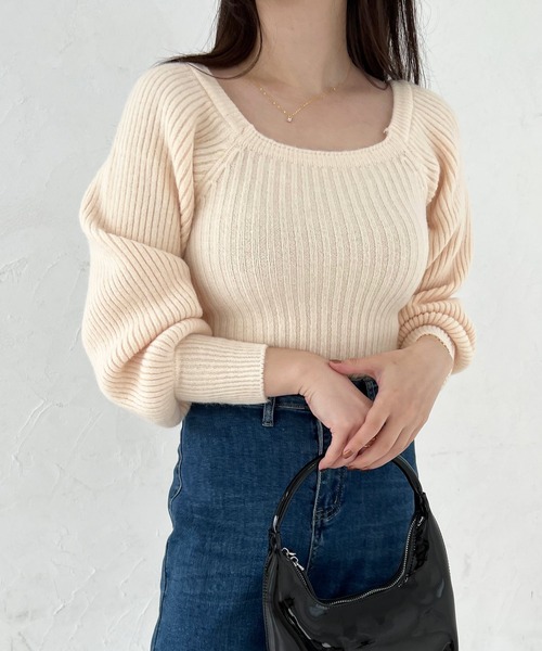 Lamoa（ラモア）の「Lamoa/ボリュームスリーブ スクエアネック リブニット（ニット/セーター・レディース・ブラック/ブラウン/グレー/ピンク/アイボリー・FREE）」の7枚目の写真