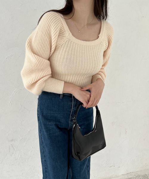 Lamoa（ラモア）の「Lamoa/ボリュームスリーブ スクエアネック リブニット（ニット/セーター・レディース・ブラック/ブラウン/グレー/ピンク/アイボリー・FREE）」の8枚目の写真