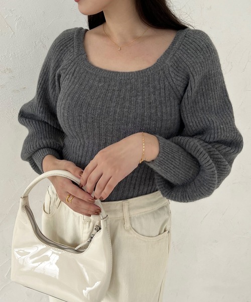 Lamoa（ラモア）の「Lamoa/ボリュームスリーブ スクエアネック リブニット（ニット/セーター・レディース・ブラック/ブラウン/グレー/ピンク/アイボリー・FREE）」の21枚目の写真