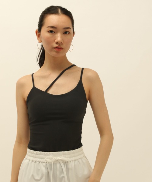 HEREIAM（ヘレイアム）の「【HEREIAM】斜めストラップキャミ(カップ付き)（キャミソール・レディース・ブラック/ブルー・SMALL/MEDIUM/LARGE）」の2枚目の写真