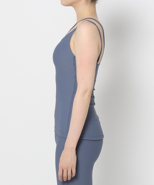 HEREIAM（ヘレイアム）の「【HEREIAM】斜めストラップキャミ(カップ付き)（キャミソール・レディース・ブラック/ブルー・SMALL/MEDIUM/LARGE）」の3枚目の写真