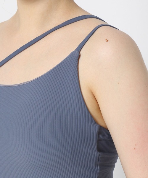 HEREIAM（ヘレイアム）の「【HEREIAM】斜めストラップキャミ(カップ付き)（キャミソール・レディース・ブラック/ブルー・SMALL/MEDIUM/LARGE）」の16枚目の写真