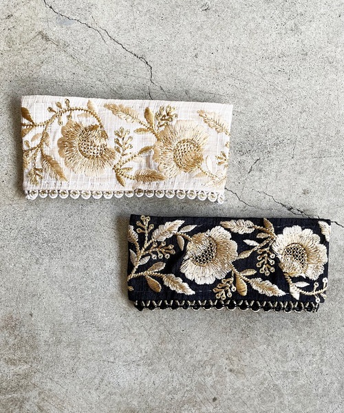 Zoule(ゾーラ)の「Zoule ゾーラ:embroidery cuff19 フラワー刺繍 カンタンアレンジヘアカフ (ヘアーカフス)(ヘアピン・レディース・ホワイト/ブラック・FREE)」の5枚目の写真