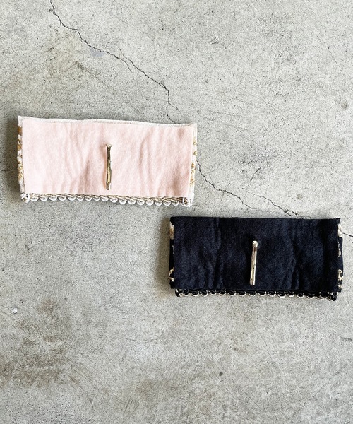 Zoule(ゾーラ)の「Zoule ゾーラ:embroidery cuff19 フラワー刺繍 カンタンアレンジヘアカフ (ヘアーカフス)(ヘアピン・レディース・ホワイト/ブラック・FREE)」の3枚目の写真