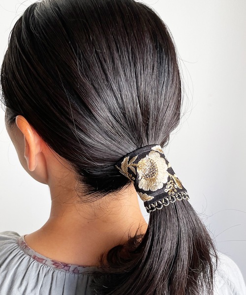 Zoule(ゾーラ)の「Zoule ゾーラ:embroidery cuff19 フラワー刺繍 カンタンアレンジヘアカフ (ヘアーカフス)(ヘアピン・レディース・ホワイト/ブラック・FREE)」の19枚目の写真