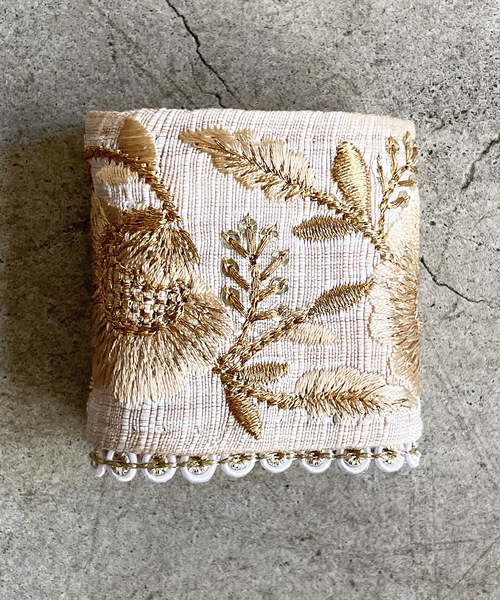 Zoule(ゾーラ)の「Zoule ゾーラ:embroidery cuff19 フラワー刺繍 カンタンアレンジヘアカフ (ヘアーカフス)(ヘアピン・レディース・ホワイト/ブラック・FREE)」の18枚目の写真