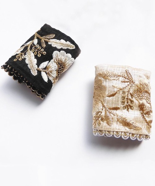 Zoule(ゾーラ)の「Zoule ゾーラ:embroidery cuff19 フラワー刺繍 カンタンアレンジヘアカフ (ヘアーカフス)(ヘアピン・レディース・ホワイト/ブラック・FREE)」の17枚目の写真