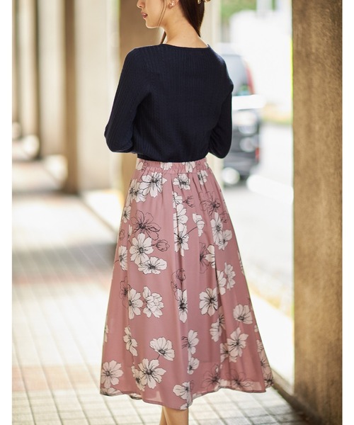 tocco closet（トッコ　クローゼット）の「フラワープリントタックフレアスカート（スカート・レディース・ブラック/ピンク・M）」の4枚目の写真