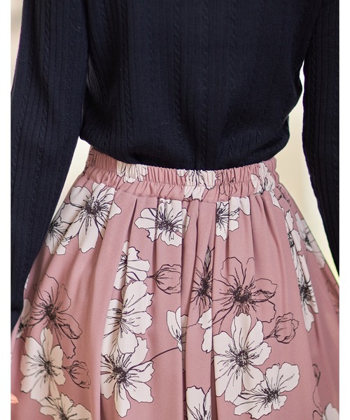 tocco closet（トッコ　クローゼット）の「フラワープリントタックフレアスカート（スカート・レディース・ブラック/ピンク・M）」の15枚目の写真