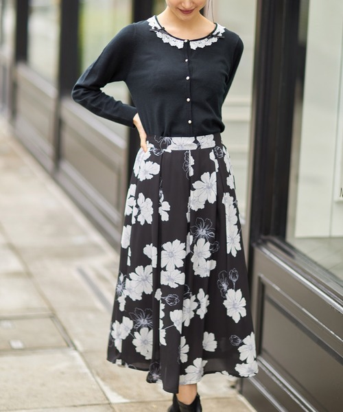 tocco closet（トッコ　クローゼット）の「フラワープリントタックフレアスカート（スカート・レディース・ブラック/ピンク・M）」の3枚目の写真