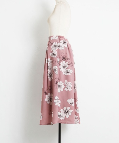 tocco closet（トッコ　クローゼット）の「フラワープリントタックフレアスカート（スカート・レディース・ブラック/ピンク・M）」の9枚目の写真