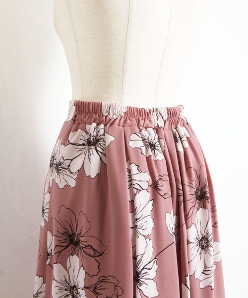 tocco closet（トッコ　クローゼット）の「フラワープリントタックフレアスカート（スカート・レディース・ブラック/ピンク・M）」の21枚目の写真
