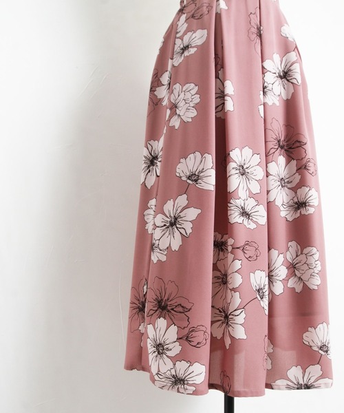 tocco closet（トッコ　クローゼット）の「フラワープリントタックフレアスカート（スカート・レディース・ブラック/ピンク・M）」の16枚目の写真