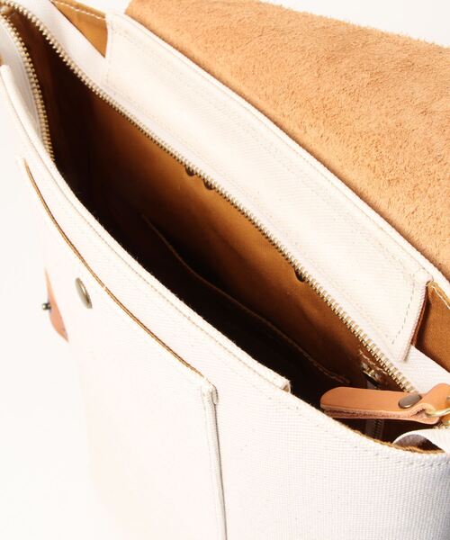 CLEDRAN(クレドラン)の「CL3473 MARCHE CANVAS RUCK SACK フラップ バックパック A4(バックパック/リュック・レディース・ベージュ/ナチュラル/ブラック・FREE)」の19枚目の写真