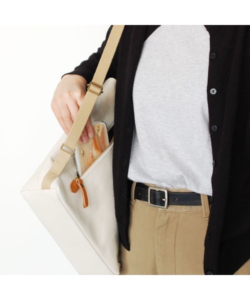 CLEDRAN(クレドラン)の「CL3473 MARCHE CANVAS RUCK SACK フラップ バックパック A4(バックパック/リュック・レディース・ベージュ/ナチュラル/ブラック・FREE)」の16枚目の写真