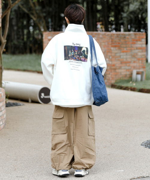 Disney（ディズニー）の「【neos -addictive design-】TOYSTORY トイストーリー ビッグシルエット バックプリント＆刺繍 モックネック ハーフジップ スウェット アノラック トレーナー（スウェット・メンズ・ブラック/ネイビー/ホワイト/グレー・LARGE/MEDIUM）」の12枚目の写真