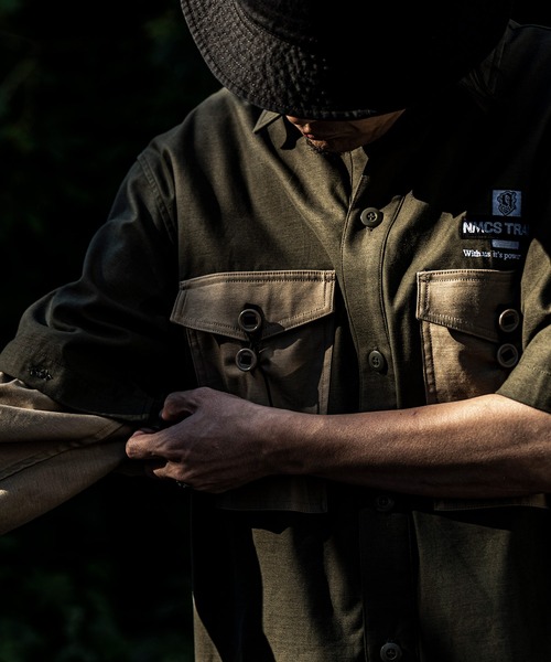 NineMicrophones(ナインマイクロフォンズ)の「ENVELOPE MILITARY SHIRT(シャツ/ブラウス・メンズ・ブラック/カーキ・LARGE/X-LARGE/MEDIUM)」の13枚目の写真