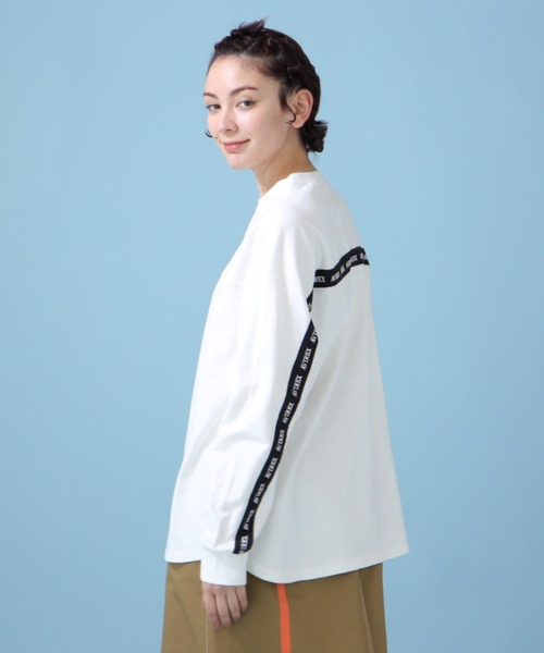 AVIREX(アヴィレックス)の「《WEB&DEPOT限定》BACK LOGO TAPE TOPS/ バックロゴテープ トップス(Tシャツ/カットソー・レディース・オフホワイト/エメラルド/ネイビー・FREE)」の2枚目の写真