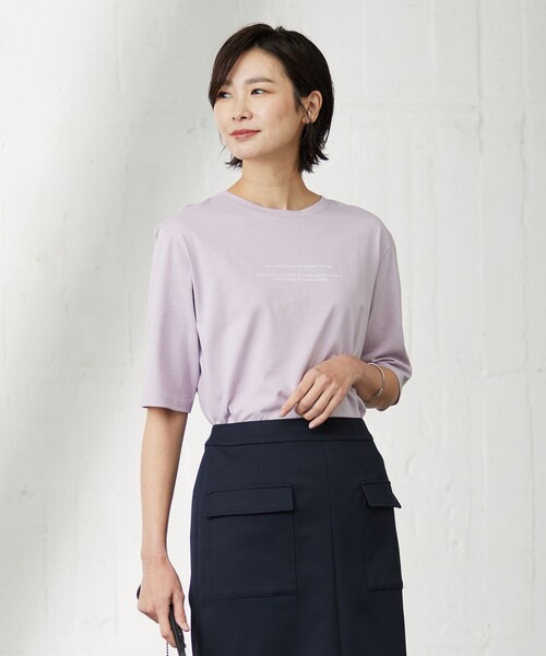 J.PRESS(ジェイプレス)の「ロゴ Tシャツ(Tシャツ/カットソー・レディース・ふじ色系/ベージュ系/ダルブルー系/ホワイト系・T13/T15)」の1枚目の写真