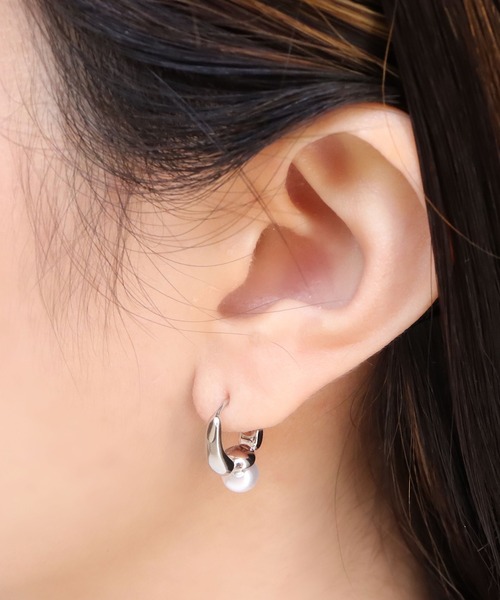 blackdia ocean(ブラックダイヤオーシャン)の「blackdia ocean フープパールピアス(ピアス(両耳用)・レディース・ピンクゴールド/シルバー/ゴールド・FREE)」の2枚目の写真