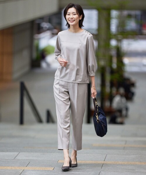 J.PRESS Ladies（J.プレス レディス）の「【セットアップ対応・洗える・UVケア・速乾】 OXIJEWELストレッチ テーパード パンツ（その他パンツ・レディース・ベージュ系/ライトグレー系/ネイビー系・S/XS）」の5枚目の写真