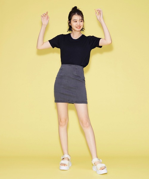 FOREVER 21（フォーエバー トゥエンティーワン）の「【BASIC】シンプルカットTシャツ（Tシャツ/カットソー・レディース・ブラック/グレー/オフホワイト・MEDIUM/SMALL）」の9枚目の写真