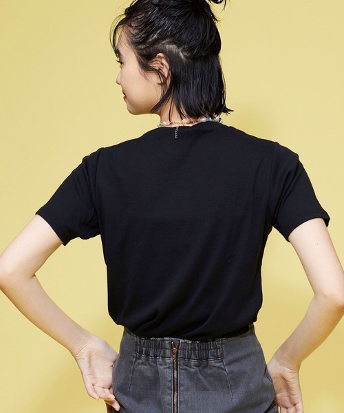 FOREVER 21（フォーエバー トゥエンティーワン）の「【BASIC】シンプルカットTシャツ（Tシャツ/カットソー・レディース・ブラック/グレー/オフホワイト・MEDIUM/SMALL）」の12枚目の写真